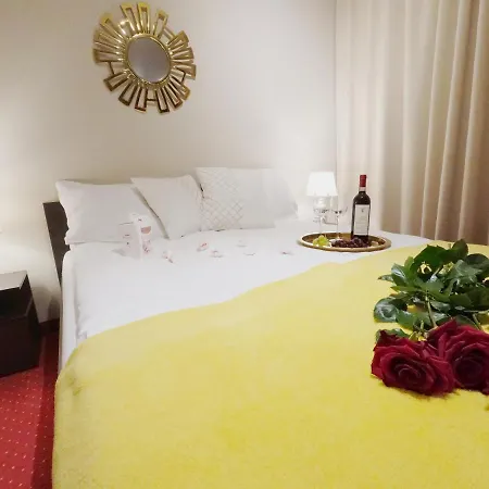 Lady In Red Kosciuszki 16 * コウォブジェク